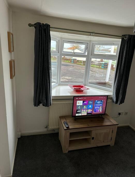 One-Bedroom Chalet Bungalow Uddingston Glasgow エクステリア 写真