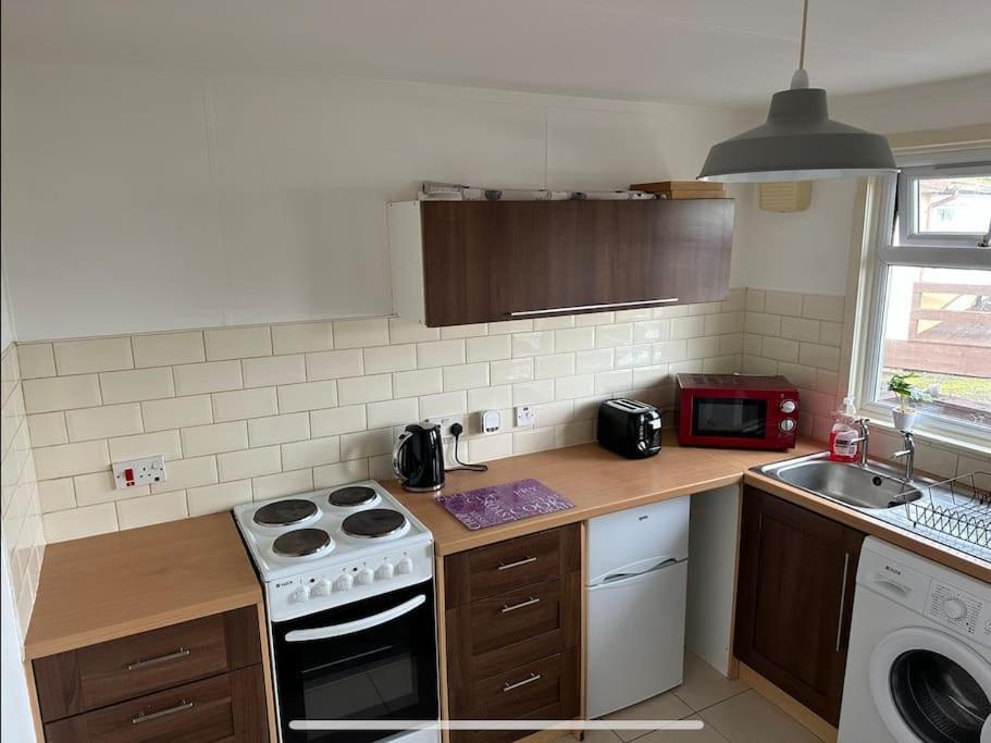 One-Bedroom Chalet Bungalow Uddingston Glasgow エクステリア 写真